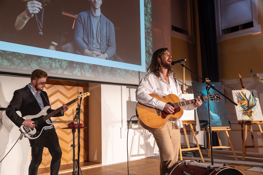 Dominic Muhrer (Frontman und Sänger „The Makemakes“), Leonhard Golser (Musiker)