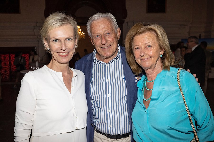 Silvie Richter (Zürcher Kantonalbank Österreich AG), Claudius Neumayr mit Christiane Draxler