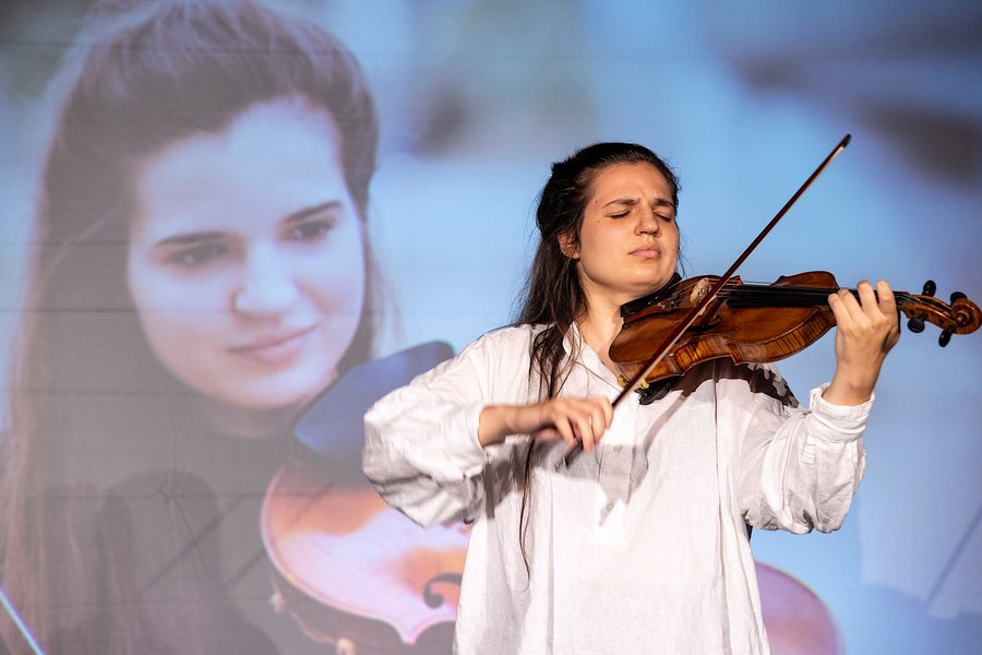 Alexandra Seywald, Musikerin, Auftritt "Alia Fantasia" von Nicola Matteis für Violine solo