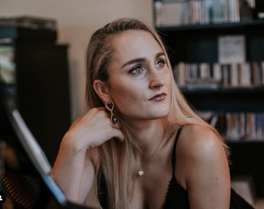 Stefanie Egger, Sängerin