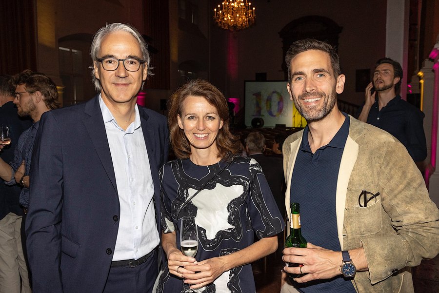 Frank Gerdes (Servus TV) mit Marion Mangeng, Daniel Szelényi (Salzburg Global Seminar)