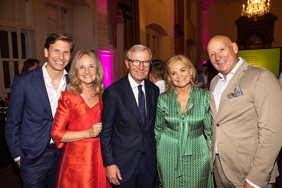 38. Dominique Schichtle, Eva Weissenbacher, Landeshauptmann Wilfried Haslauer, Claudia und Hermann Wonnebauer