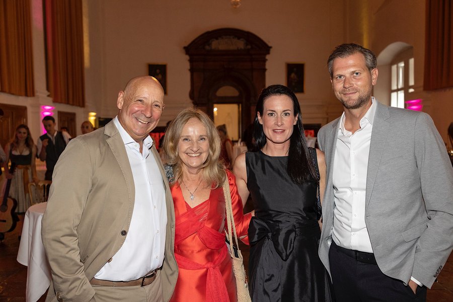 Hermann Wonnebauer (Zürcher Kantonalbank Österreich AG), Eva Weissenbacher, Sabrina und Christoph Reichl (BUERO R)