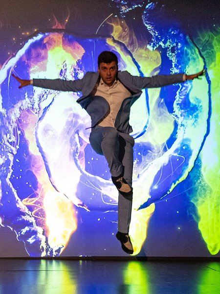 Christopher Woschitz alias Chris Cross, Tänzer, Mapping Dance Show "Flow motion"