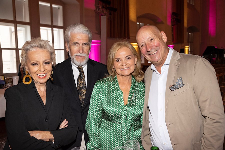 Eva von Schilgen und Klaus Mathis, Claudia und Hermann Wonnebauer (Zürcher Kantonalbank Österreich AG)