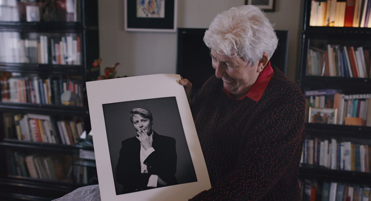 Annemarie Aufreiter mit Bild von Johanna Dohnal; © Plan C Filmproduktion Annemarie Aufreiter mit Bild von Johanna Dohnal (Foto: Plan C Filmproduktion)