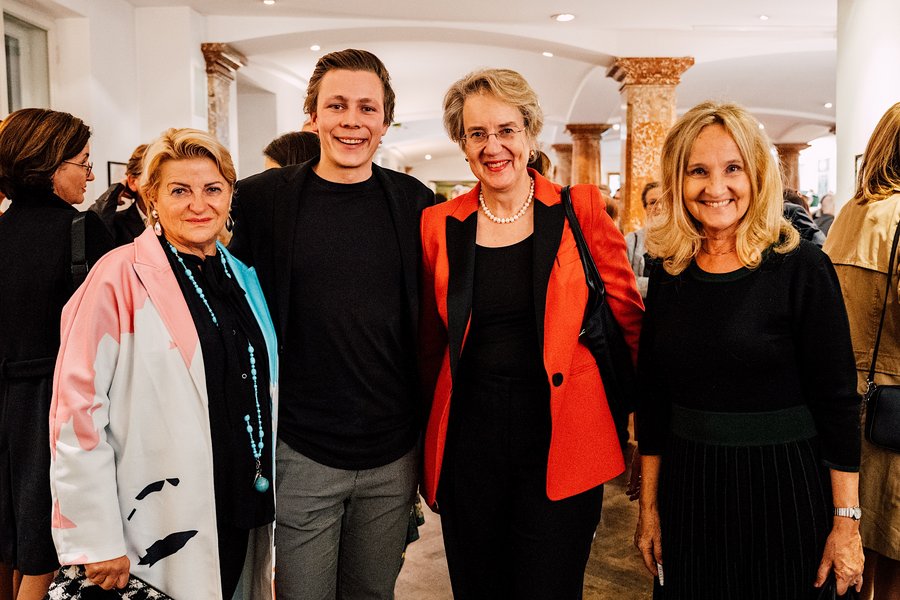 Marlies Muhr (Marlies Muhr Immobilien), Martin Rehrl (Rehrl Metallart), Melitta Schubert (Österreichische Botschafterin für Luxemburg), Eva Weissenbacher (Kunsthilfe Salzburg)